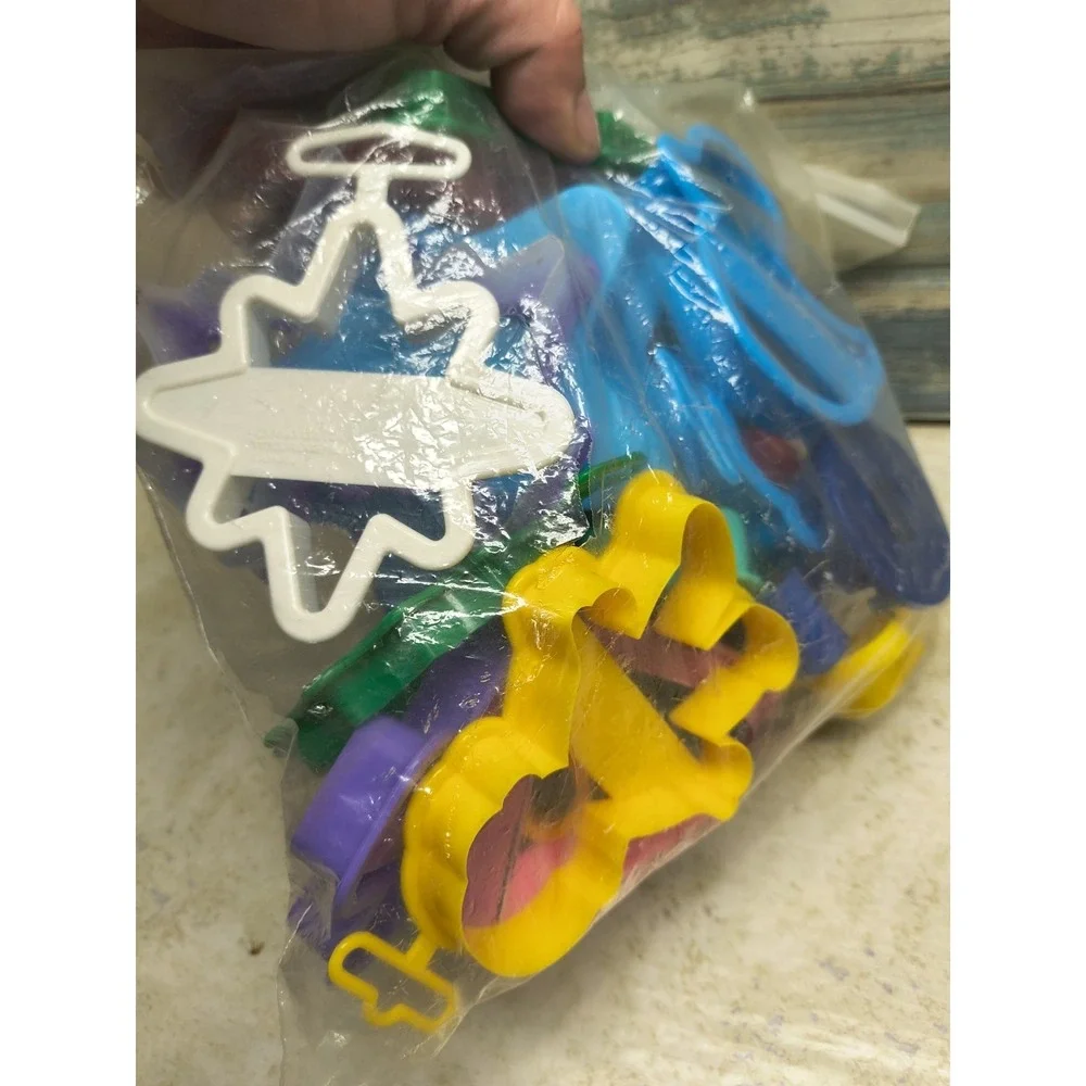 COOKIE CUTTERS Huge Lot Big Bag Crafts Clay Holidays Events‎ Cooky Cookies